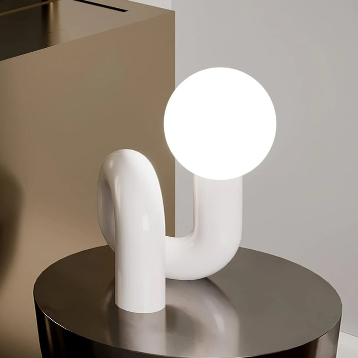 Lekfull N-formad Bordslampa