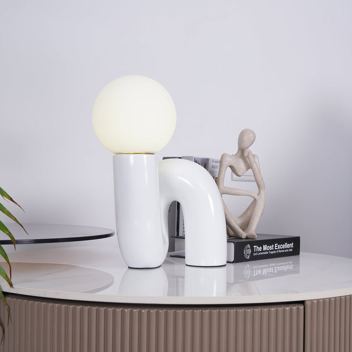 Lekfull N-formad Bordslampa