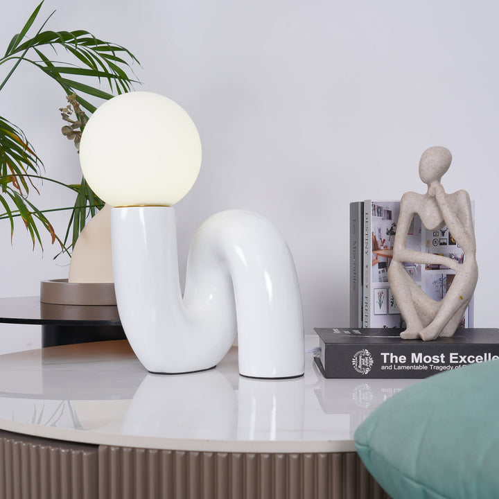 Lekfull N-formad Bordslampa