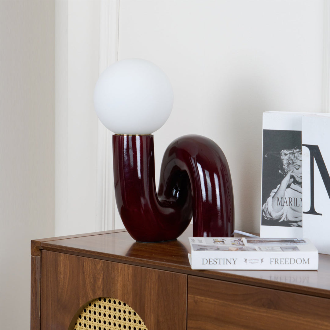 Lekfull N-formad Bordslampa