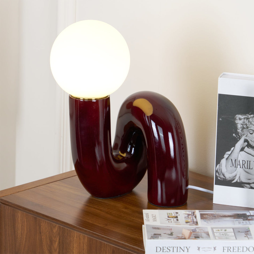 Lekfull N-formad Bordslampa