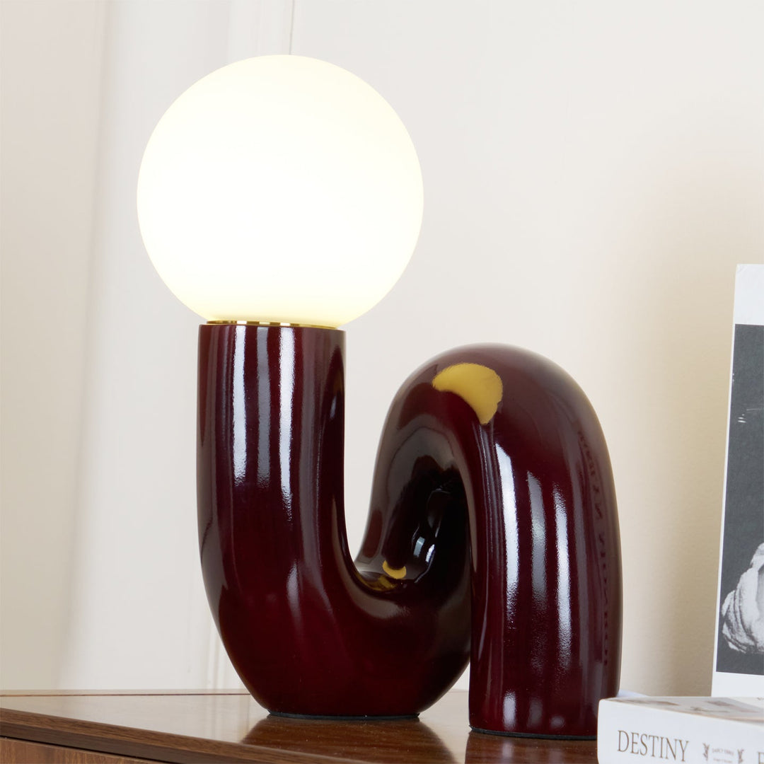 Lekfull N-formad Bordslampa