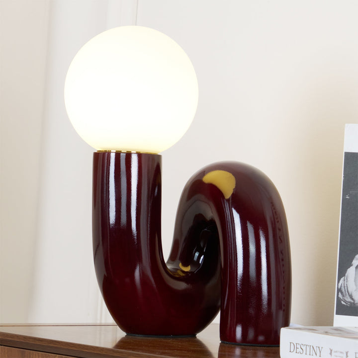 Lekfull N-formad Bordslampa