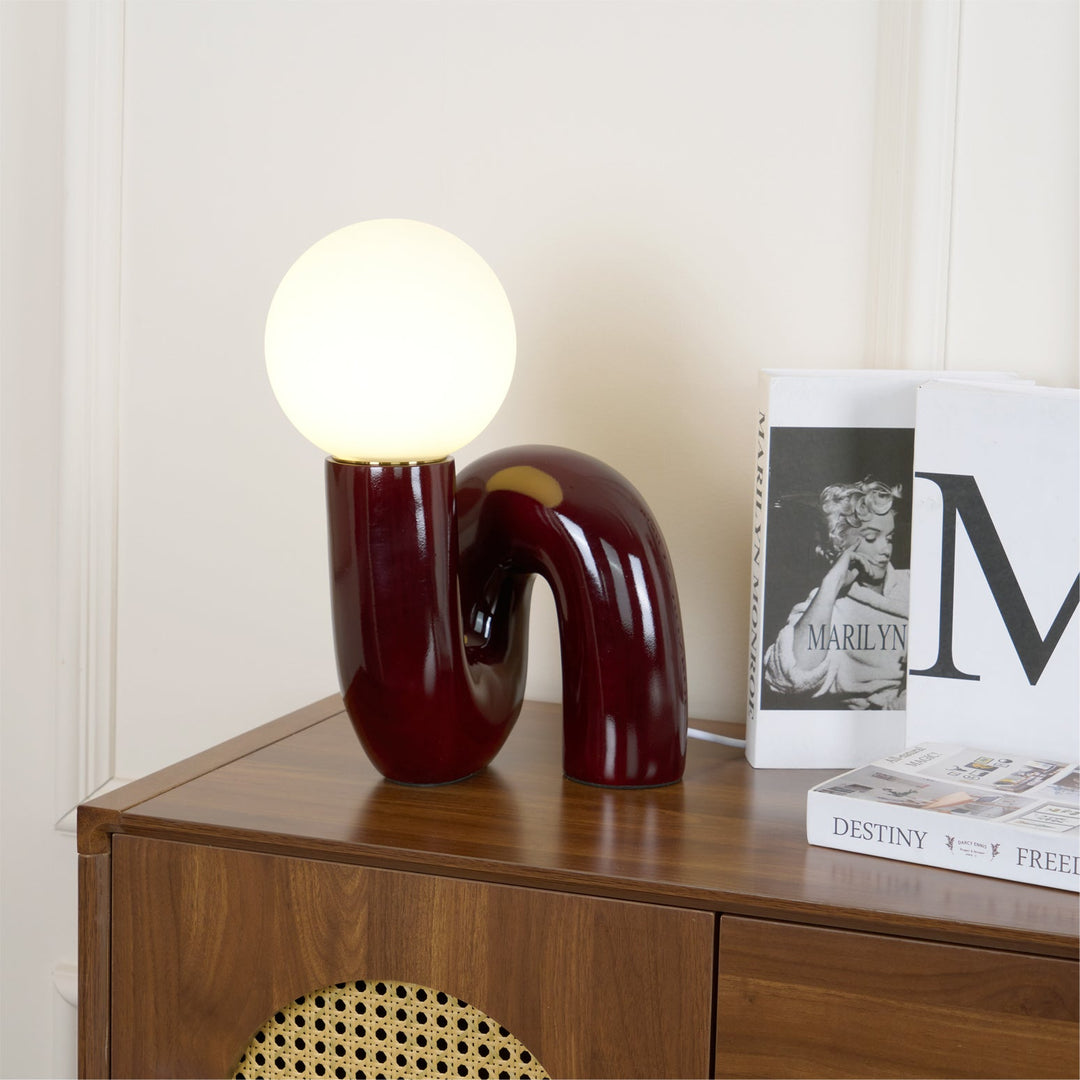 Lekfull N-formad Bordslampa