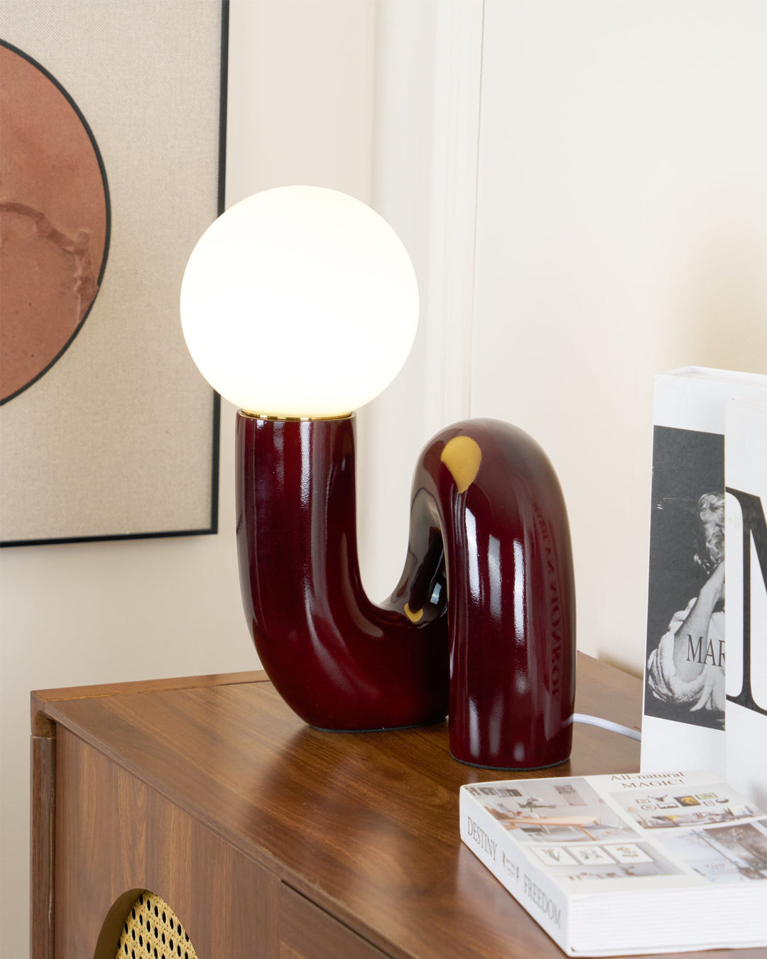 Lekfull N-formad Bordslampa