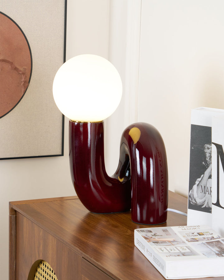 Lekfull N-formad Bordslampa