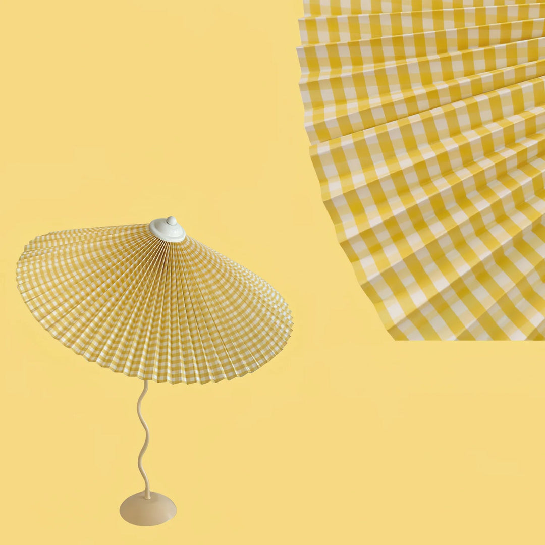 Fållad Lampa med Skärm