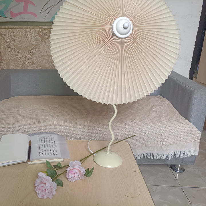Fållad Lampa med Skärm