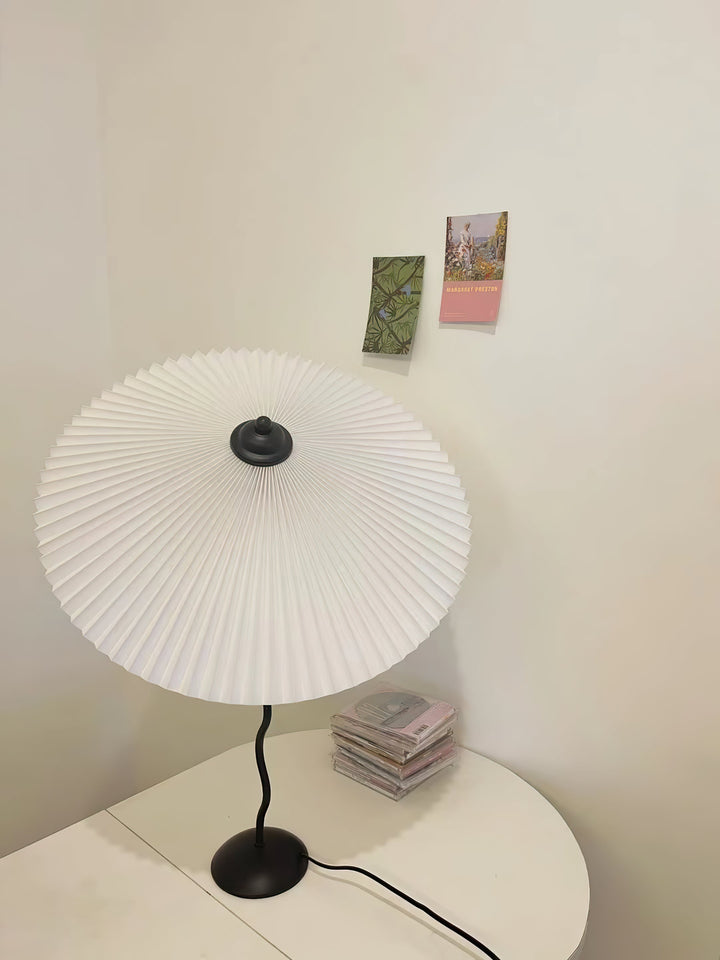 Fållad Lampa med Skärm