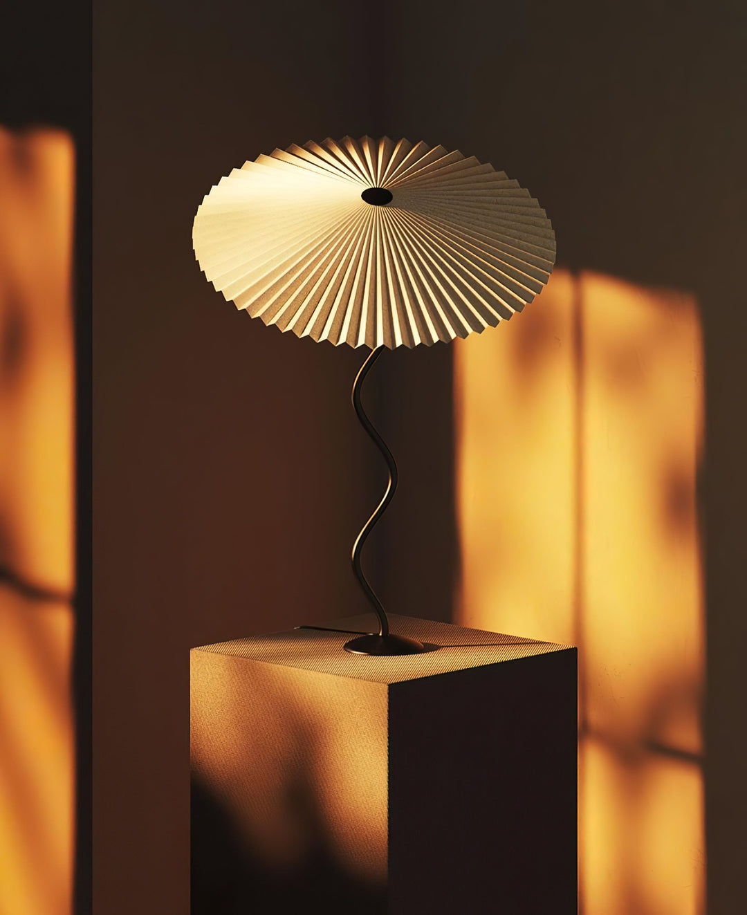 Fållad Lampa med Skärm