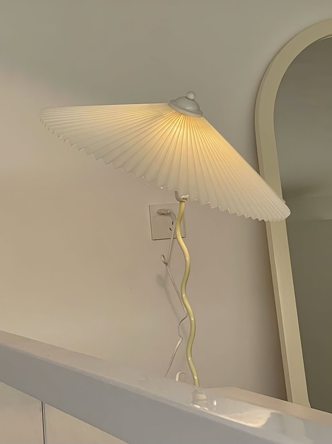 Fållad Lampa med Skärm