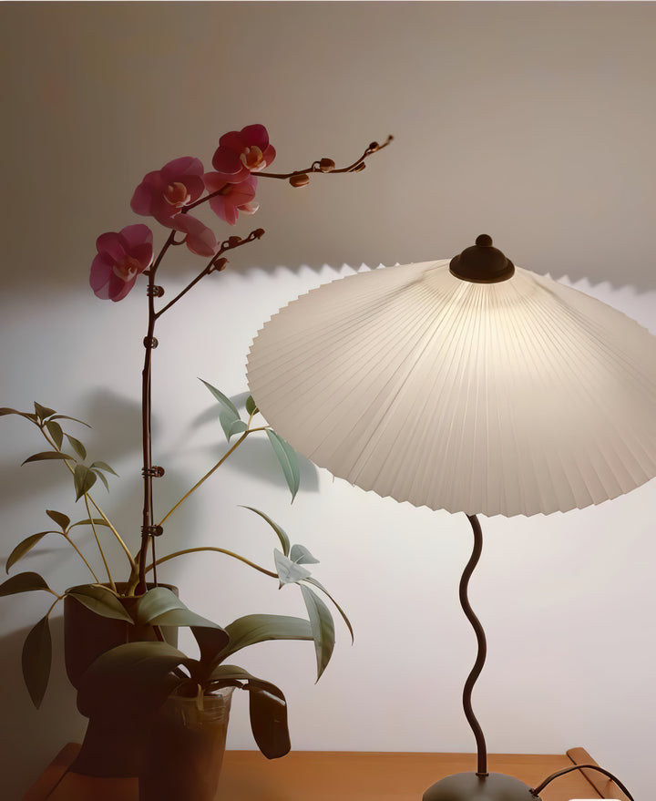 Fållad Lampa med Skärm