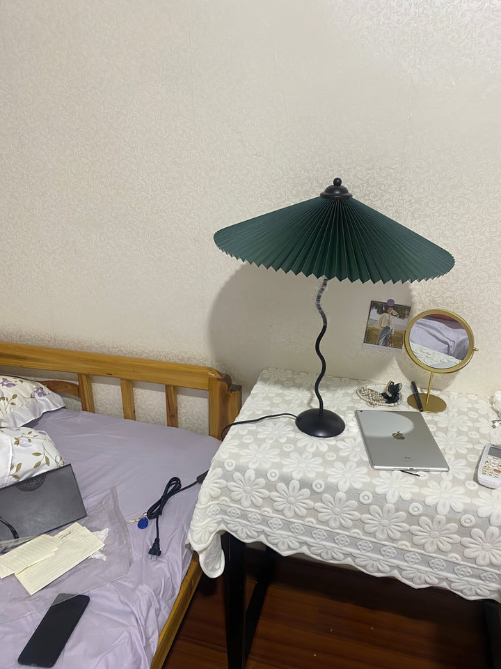 Fållad Lampa med Skärm