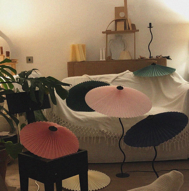 Fållad Lampa med Skärm