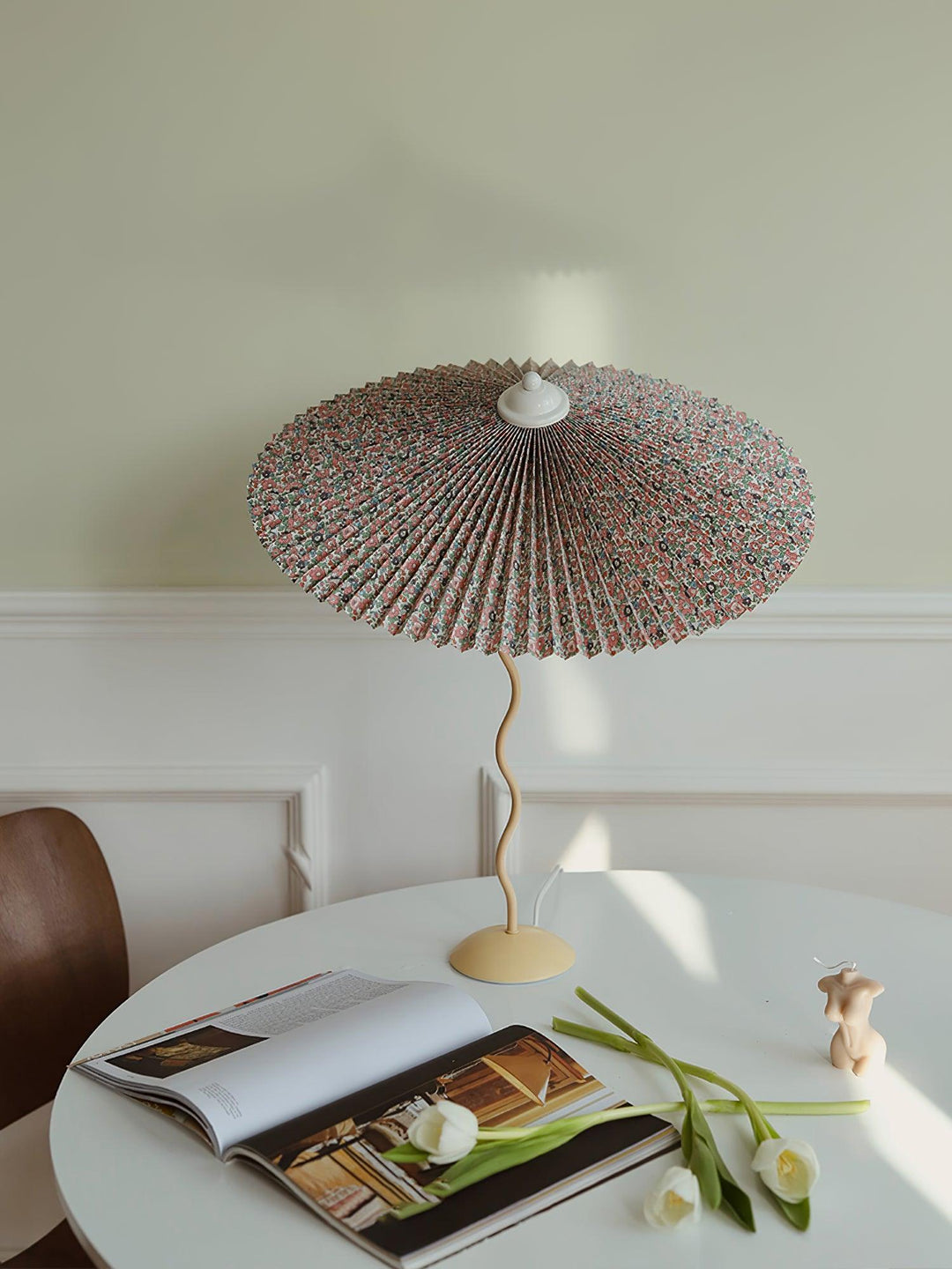 Fållad Lampa med Skärm