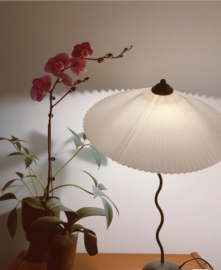 Fållad Lampa med Skärm
