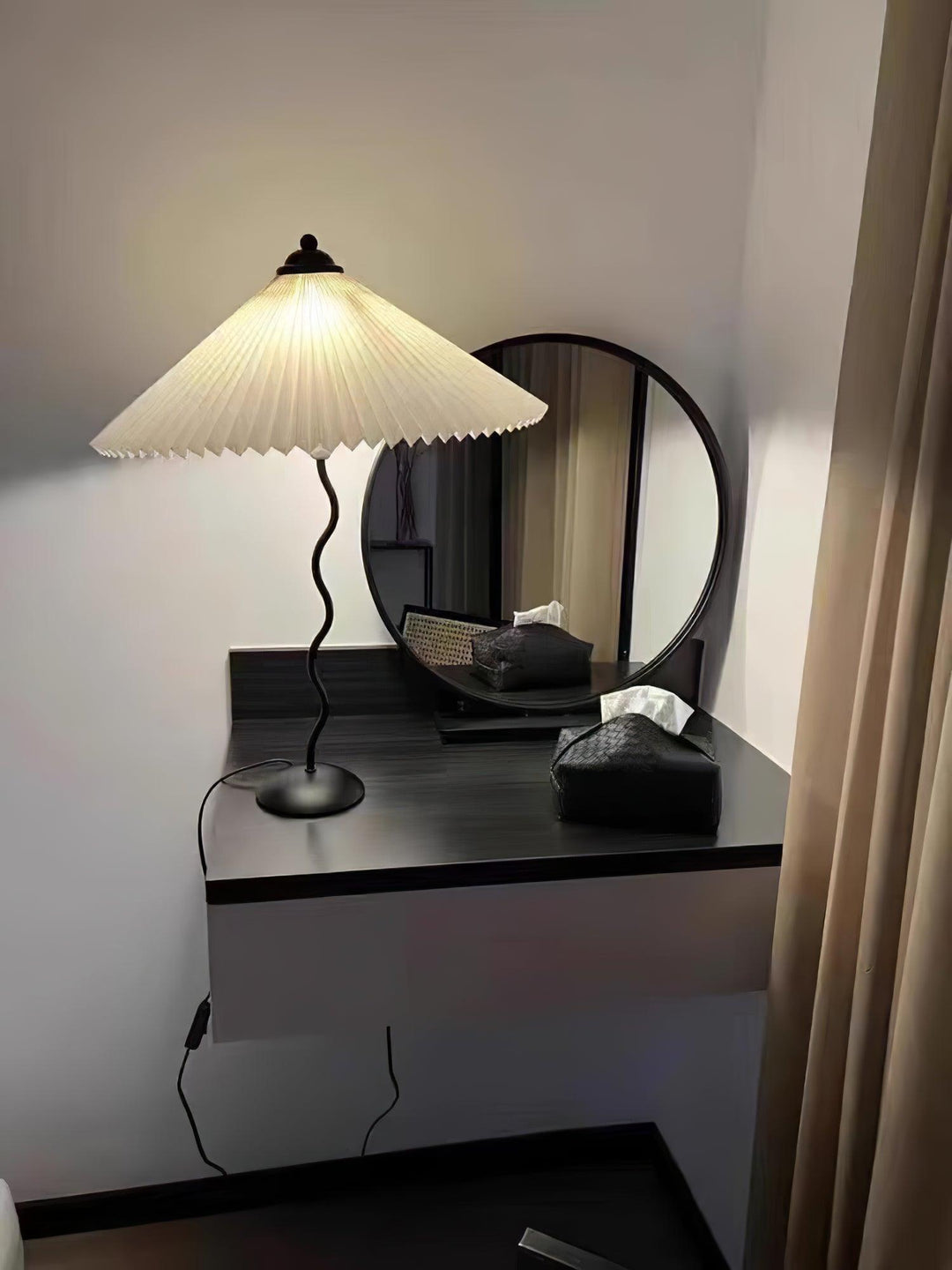 Fållad Lampa med Skärm