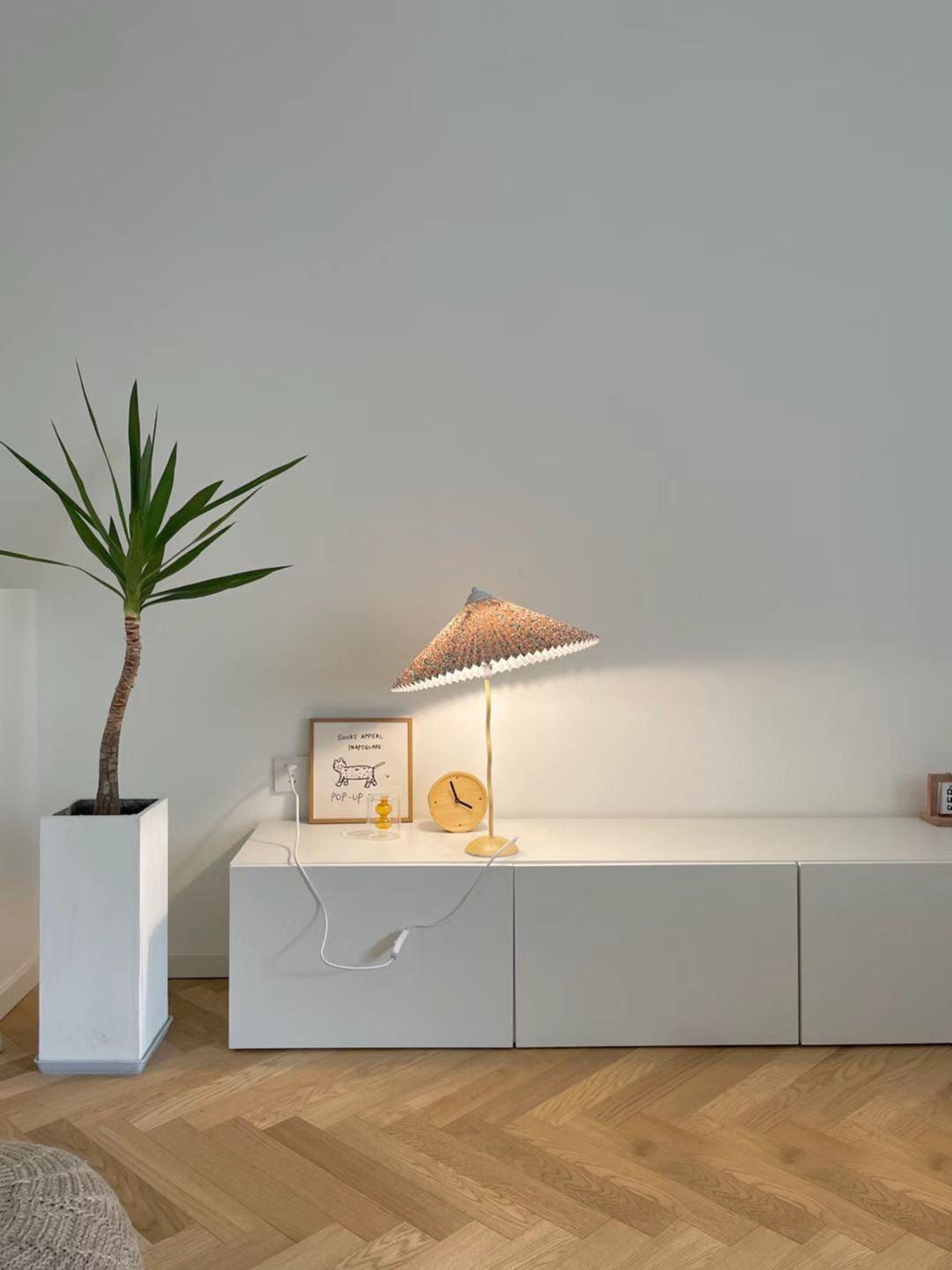 Fållad Lampa med Skärm