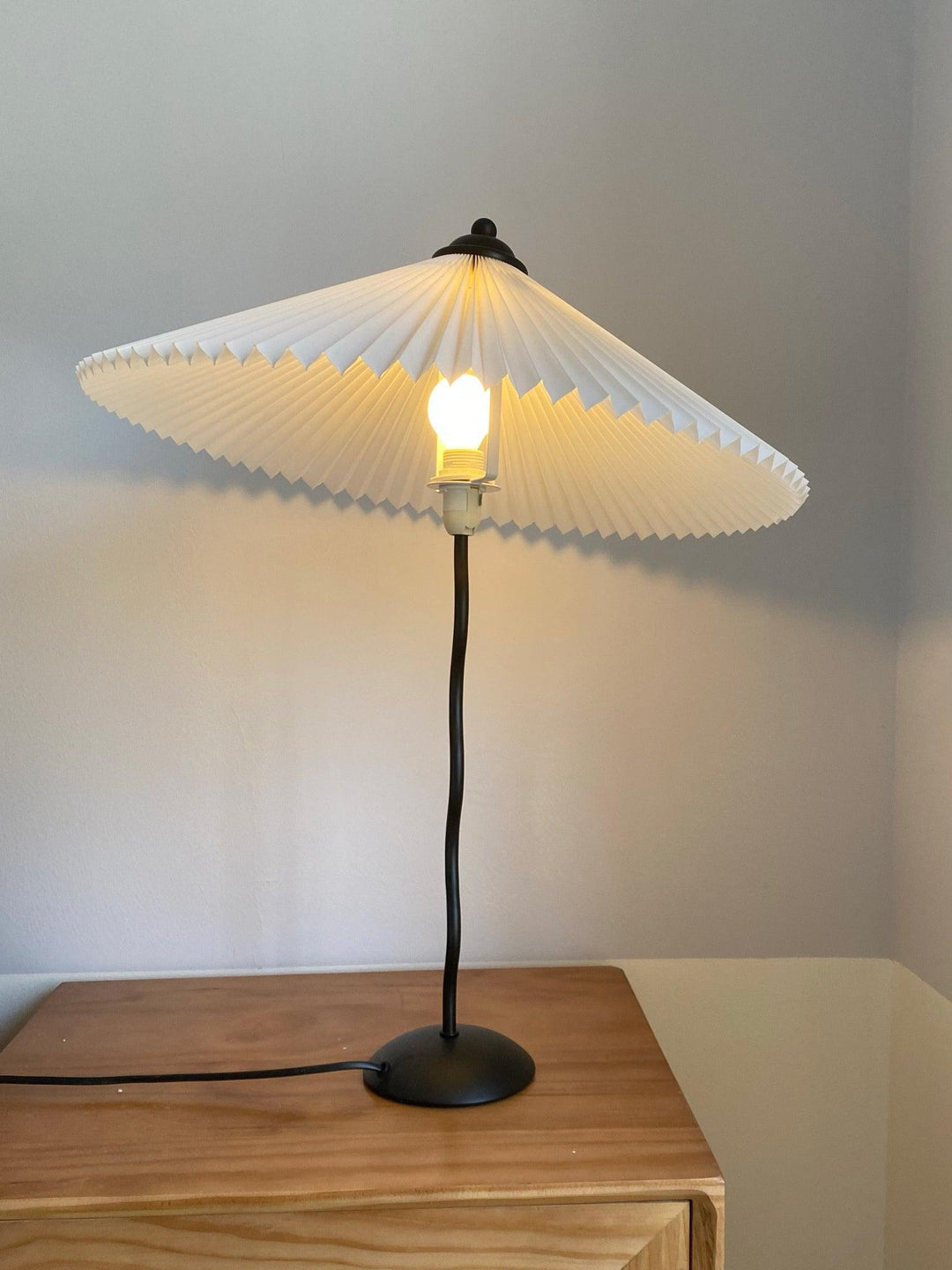 Fållad Lampa med Skärm