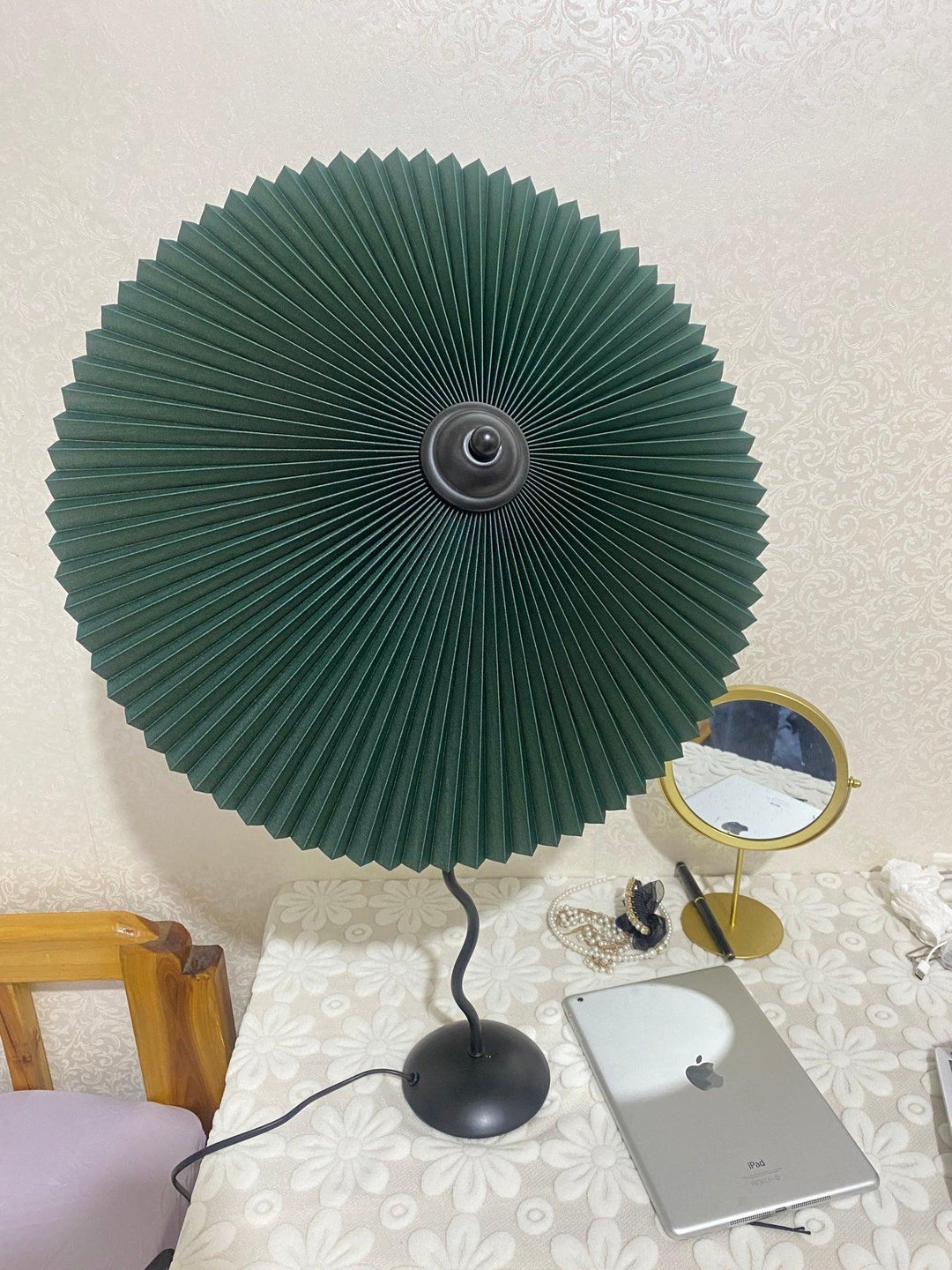 Fållad Lampa med Skärm