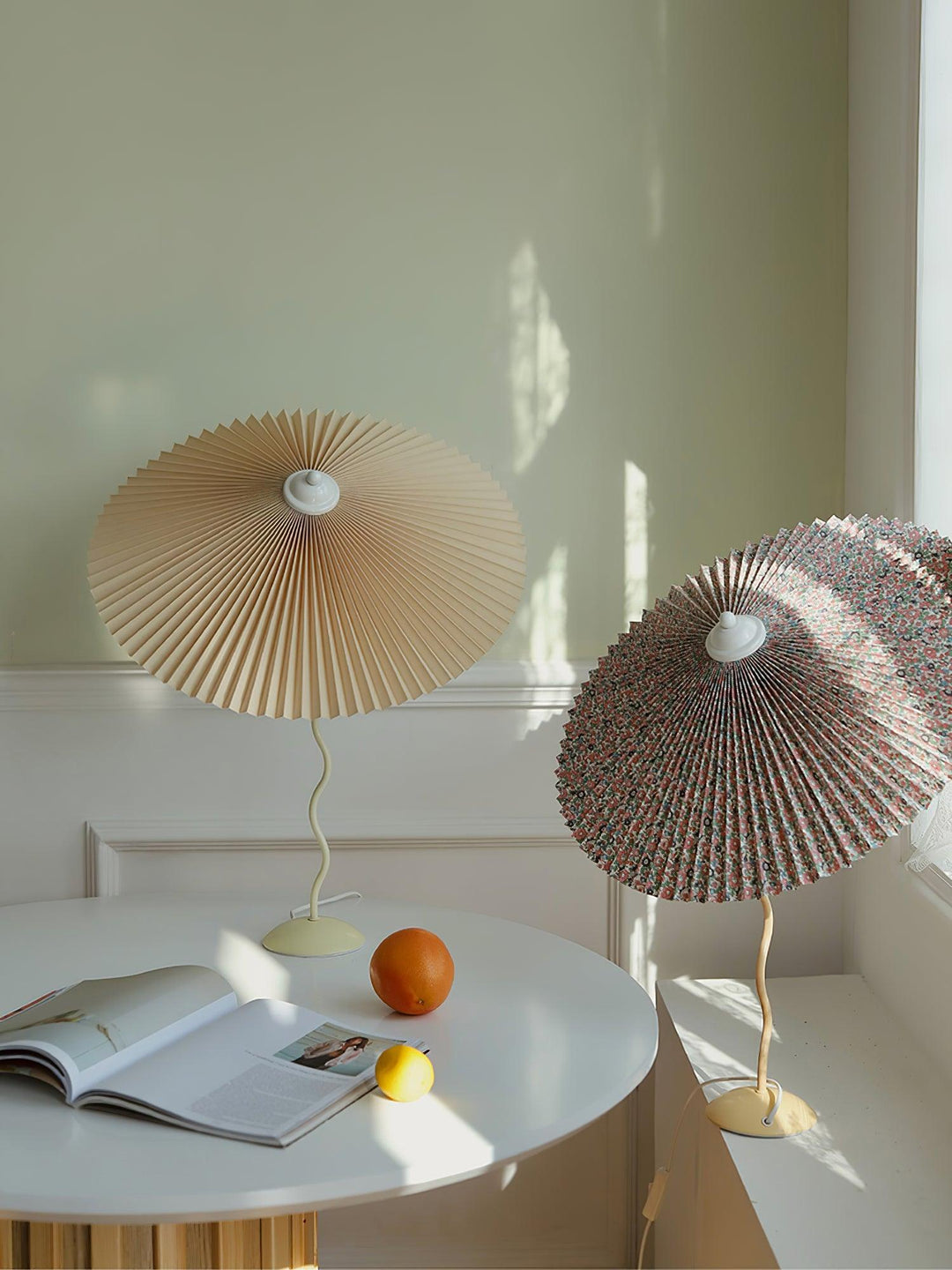 Fållad Lampa med Skärm