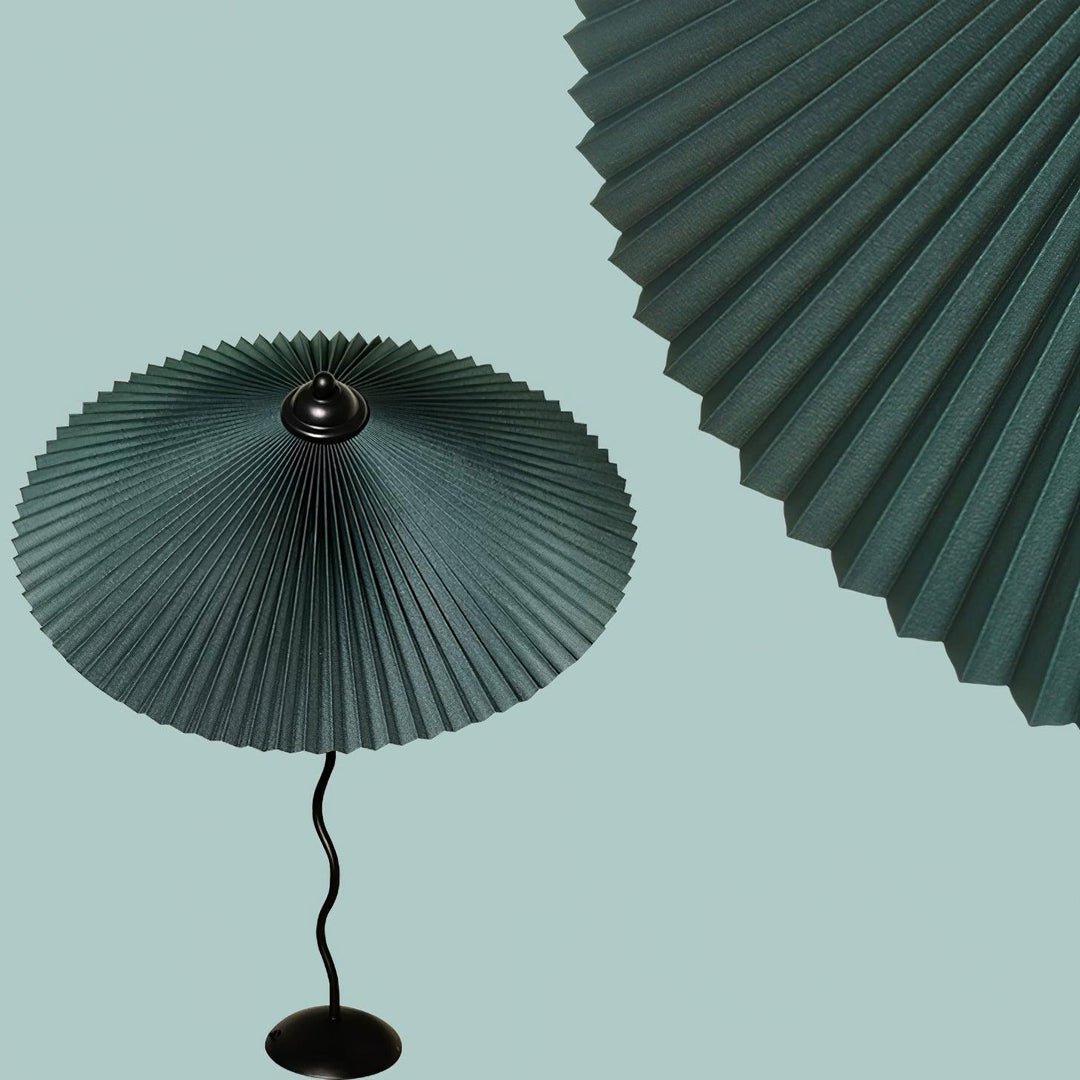 Fållad Lampa med Skärm