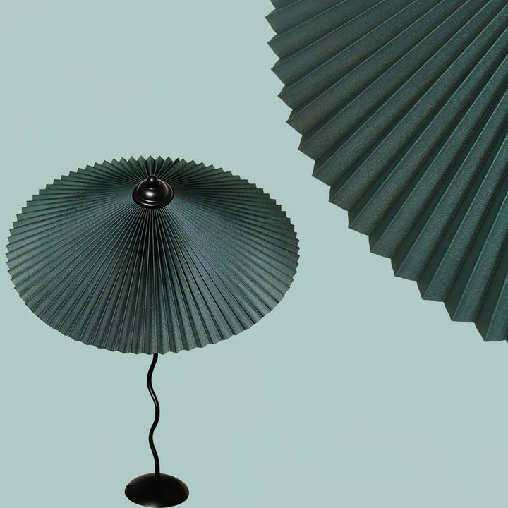 Fållad Lampa med Skärm