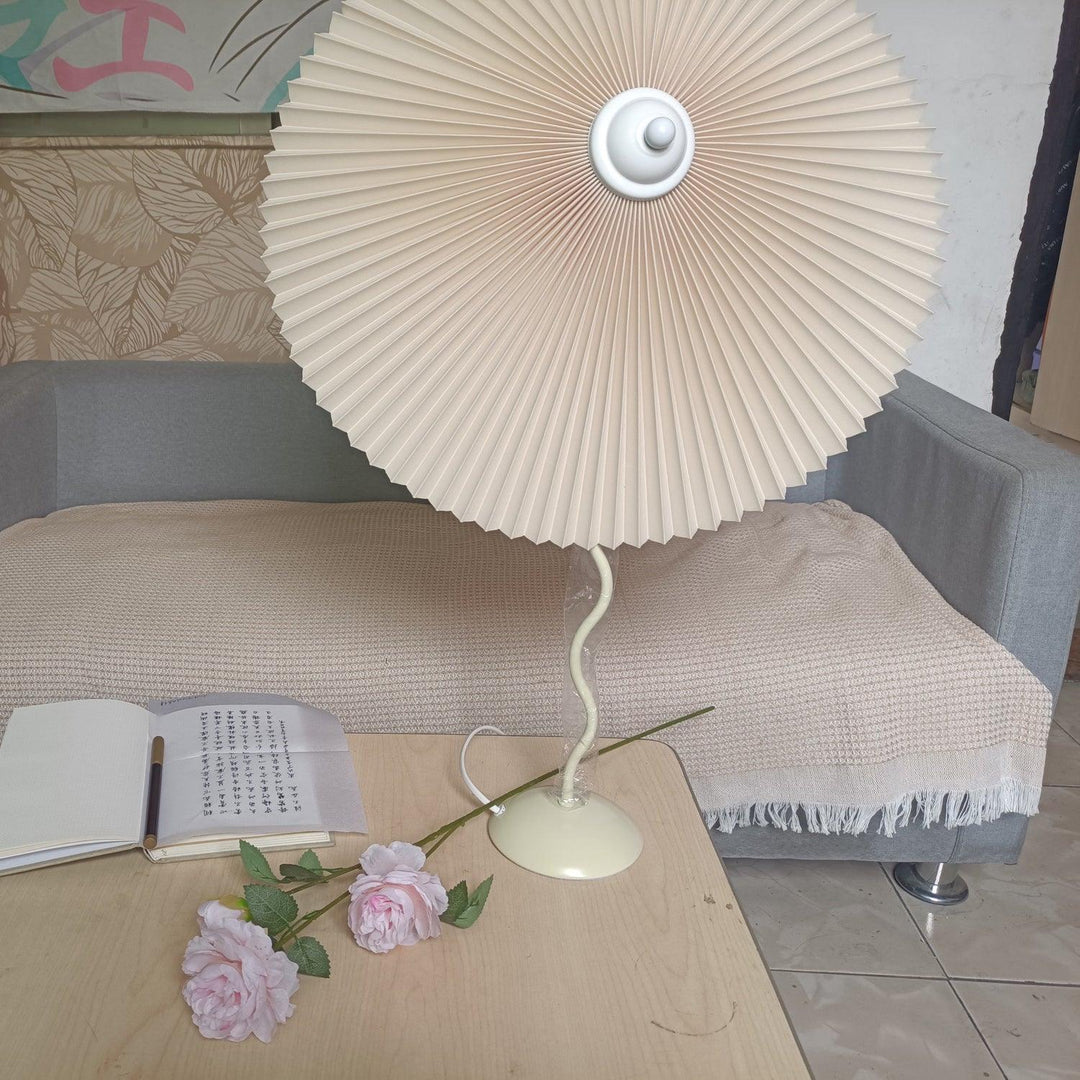 Fållad Lampa med Skärm