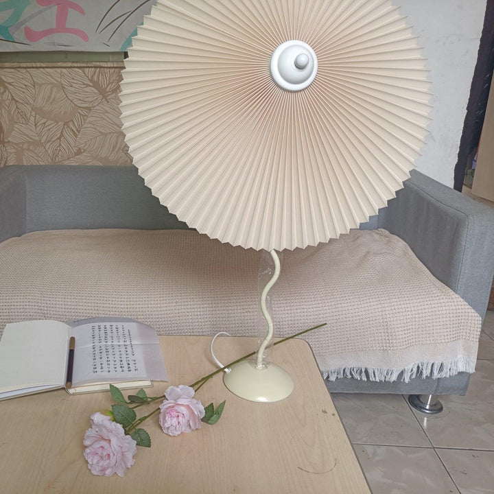 Fållad Lampa med Skärm