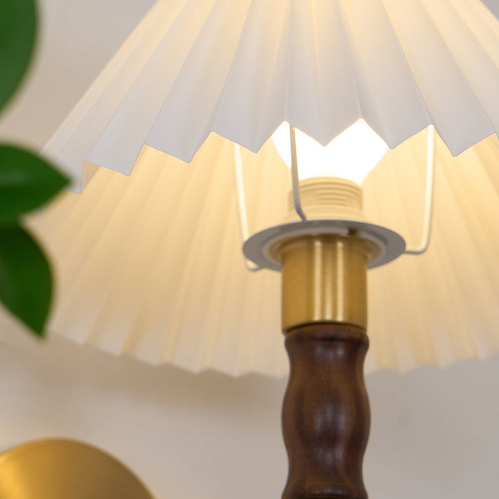 Plisserad Valnöt Vägglampa