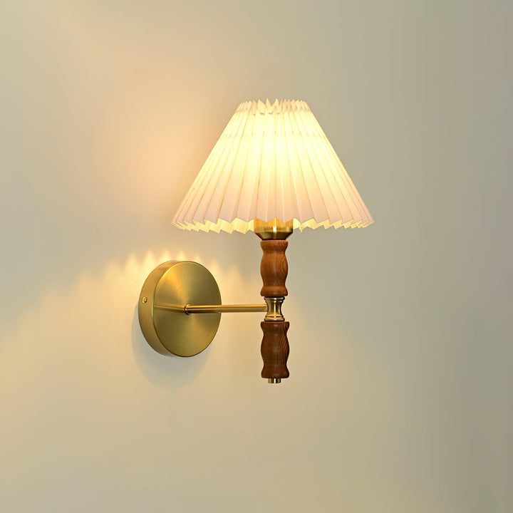 Plisserad Valnöt Vägglampa