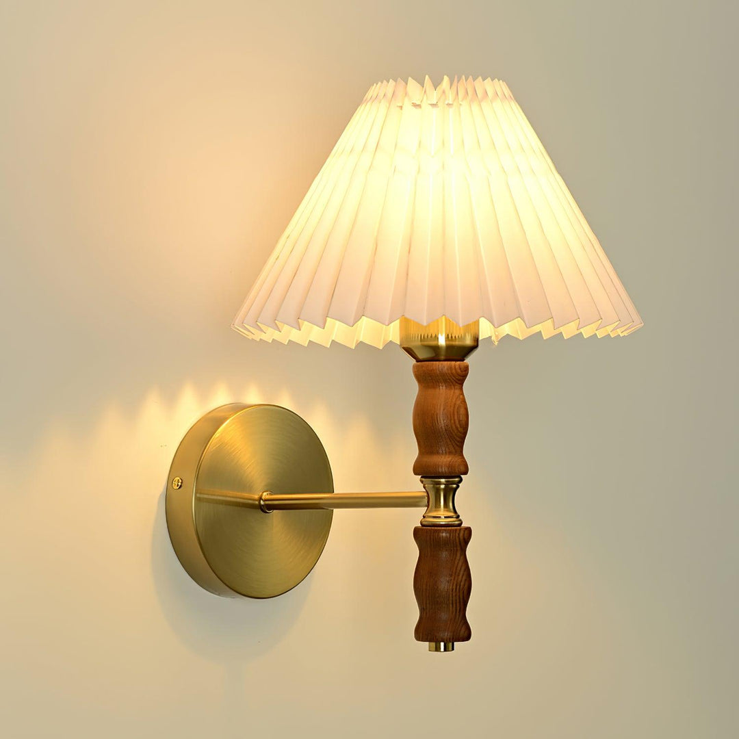 Plisserad Valnöt Vägglampa