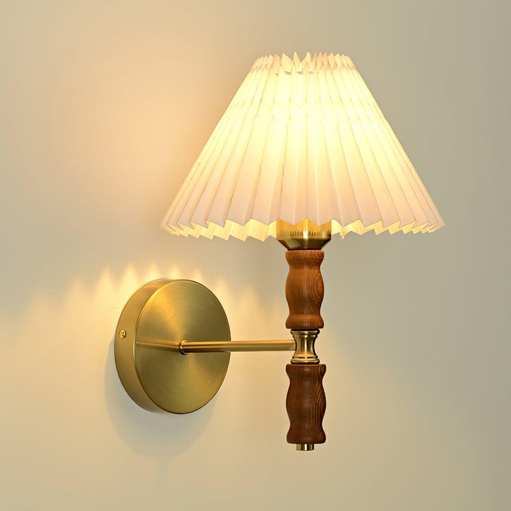 Plisserad Valnöt Vägglampa