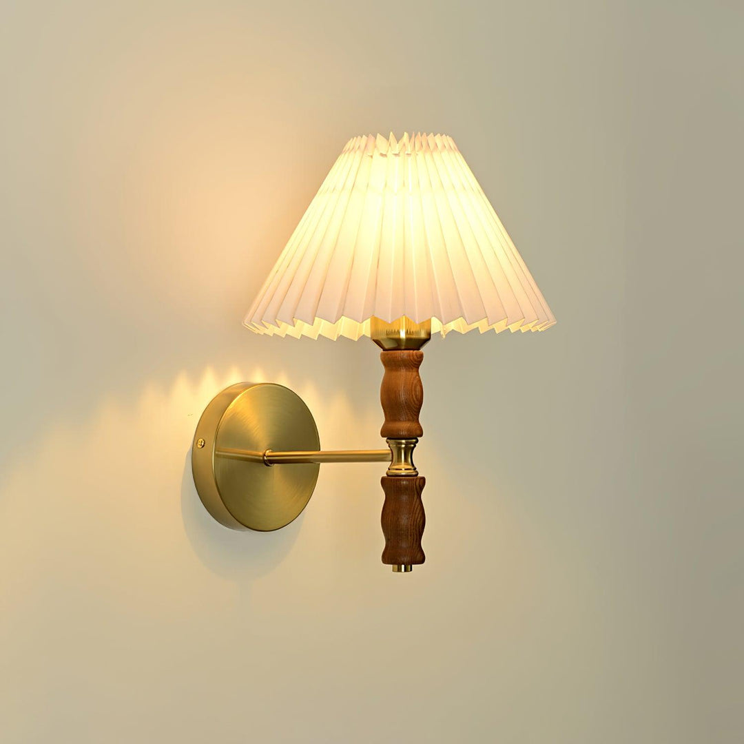 Plisserad Valnöt Vägglampa