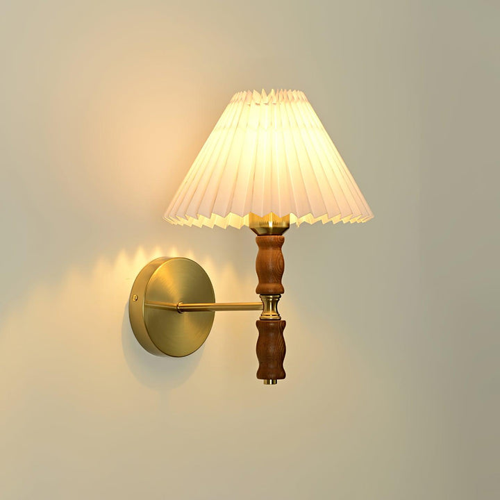 Plisserad Valnöt Vägglampa