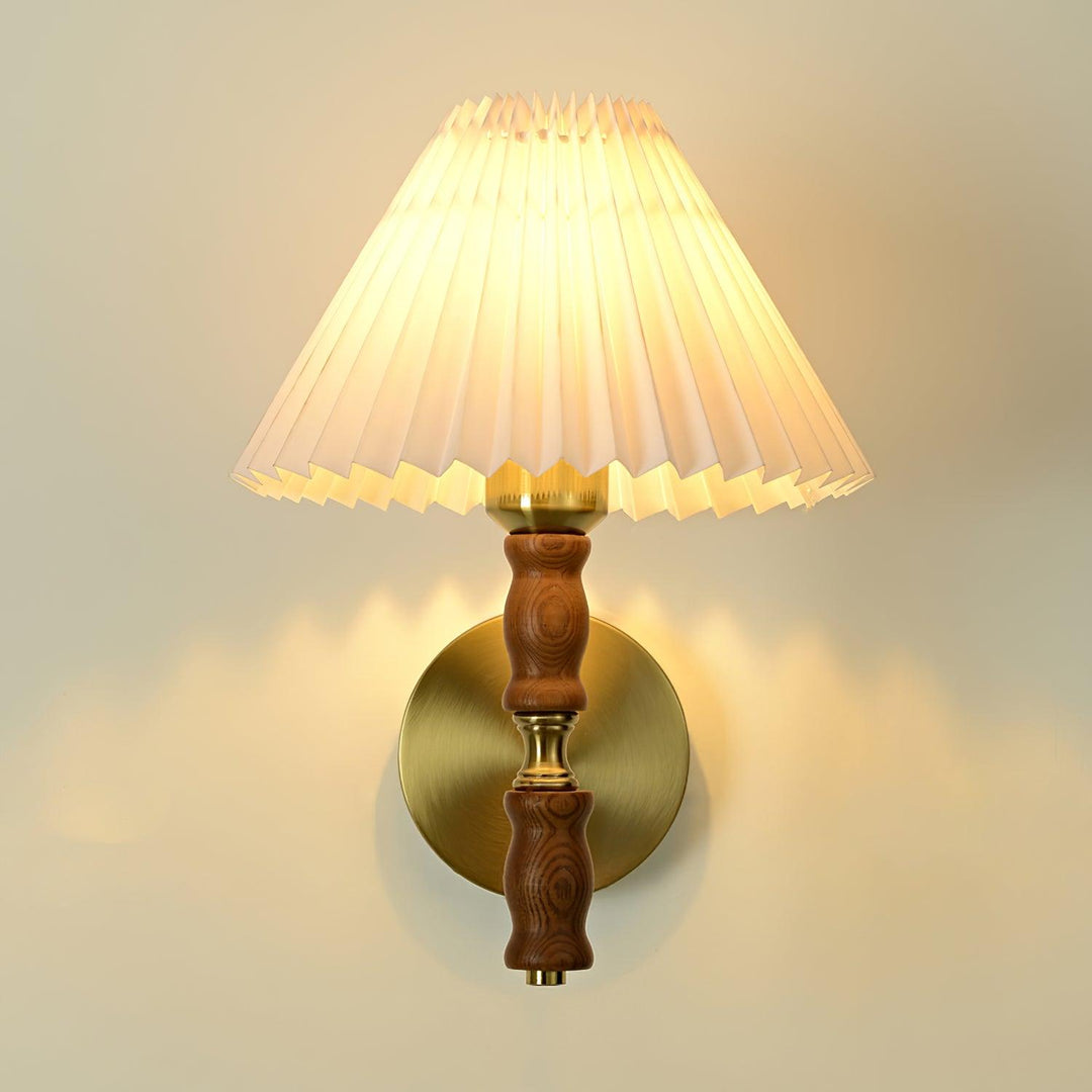 Plisserad Valnöt Vägglampa
