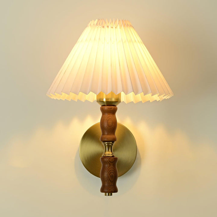 Plisserad Valnöt Vägglampa