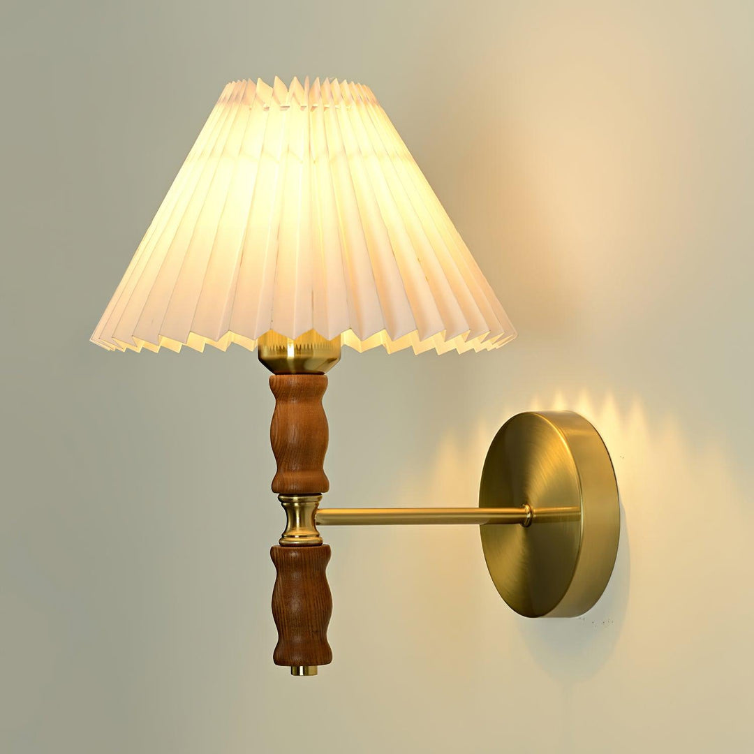 Plisserad Valnöt Vägglampa
