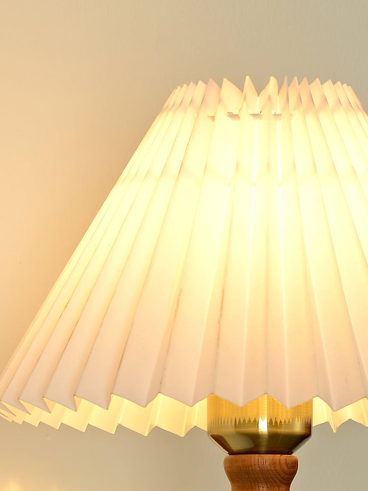 Plisserad Valnöt Vägglampa