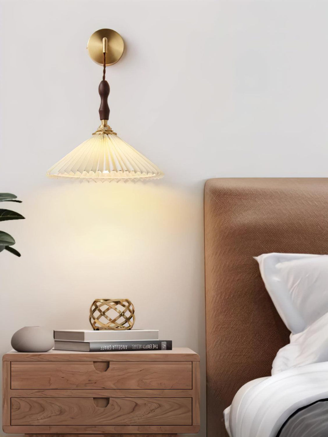 Fållad Trävägglampa