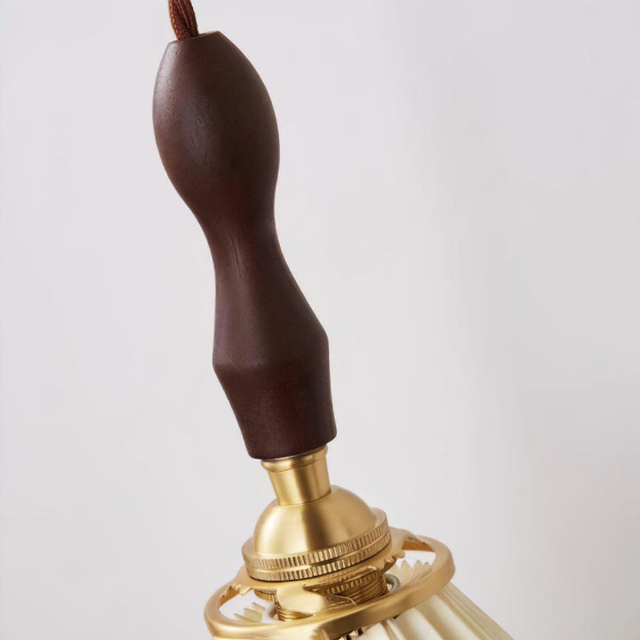 Fållad Trävägglampa
