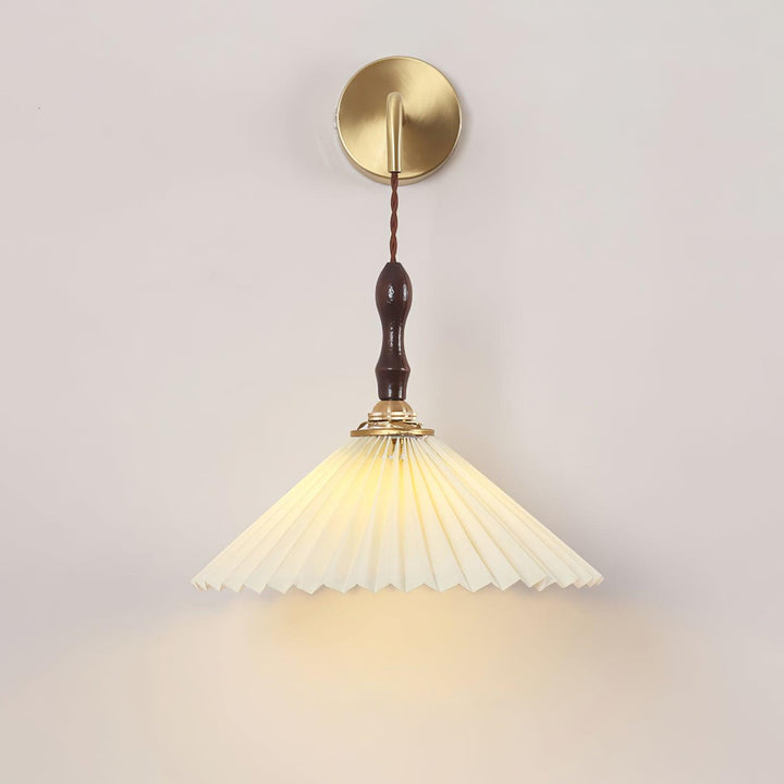 Fållad Trävägglampa