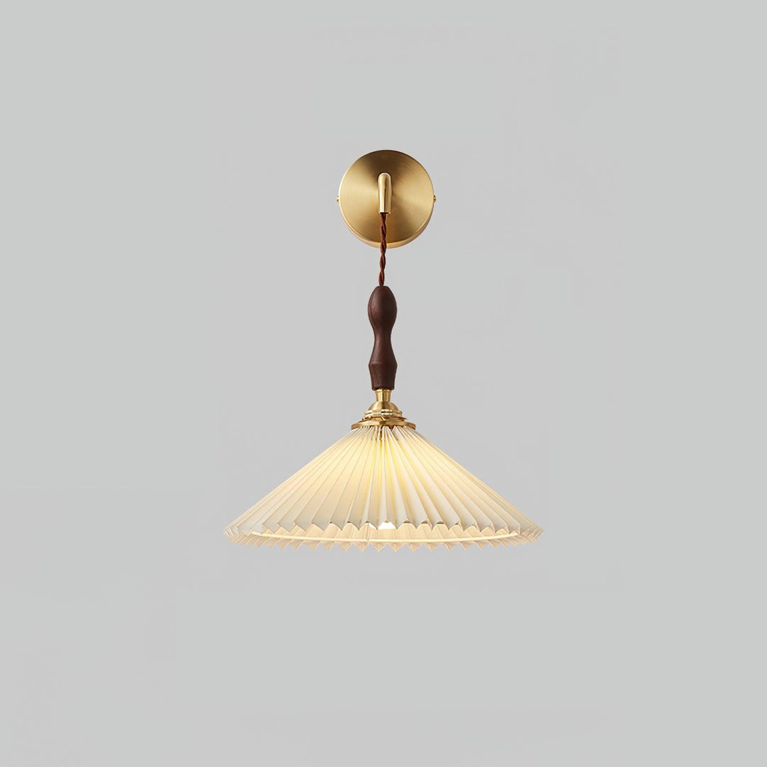 Fållad Trävägglampa