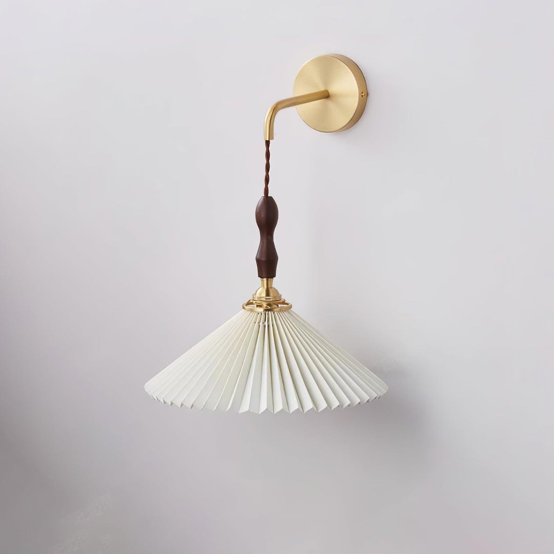Fållad Trävägglampa