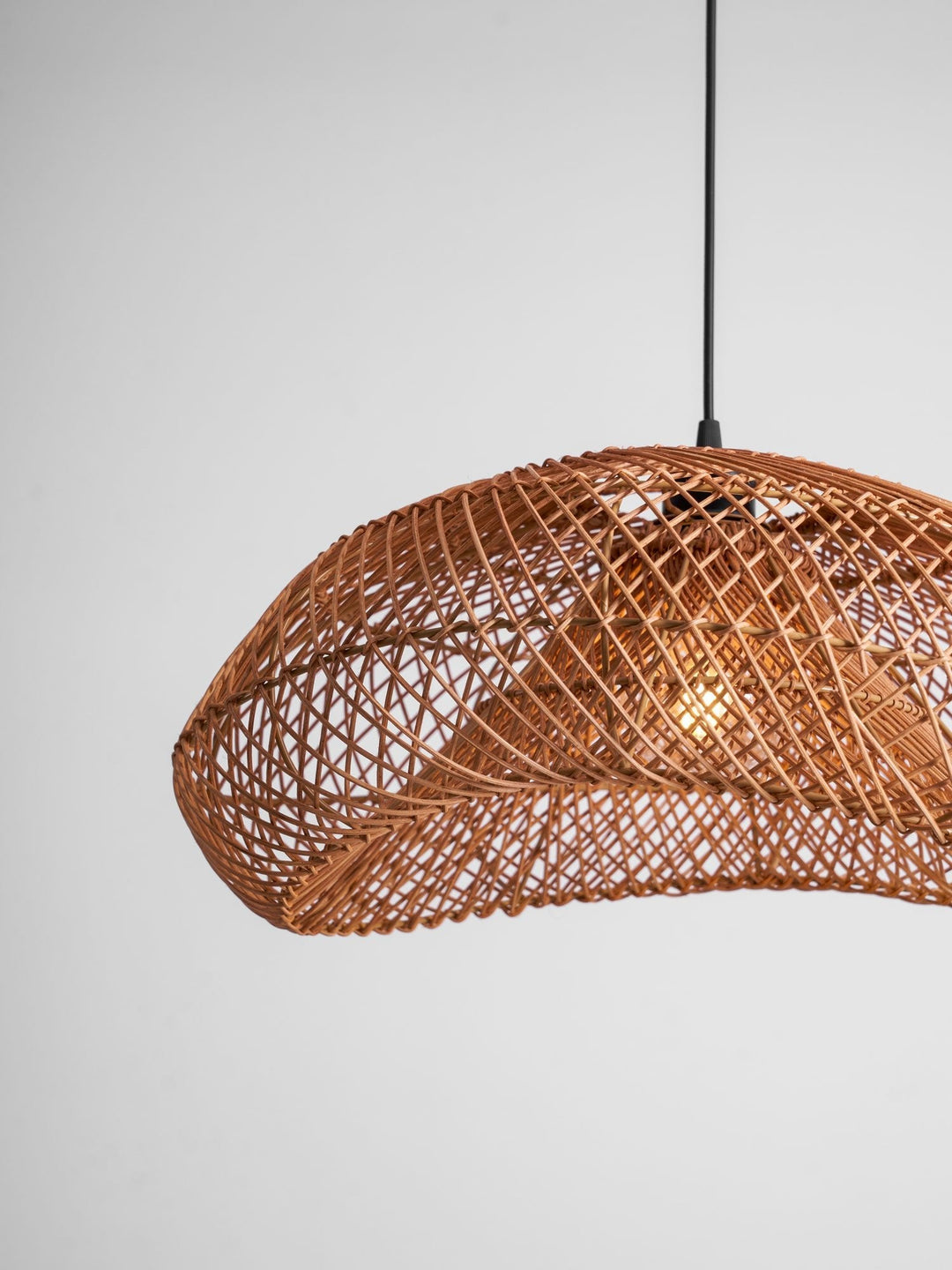 Rattan Wave Pendellampa