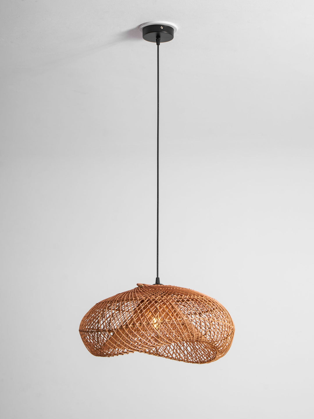 Rattan Wave Pendellampa
