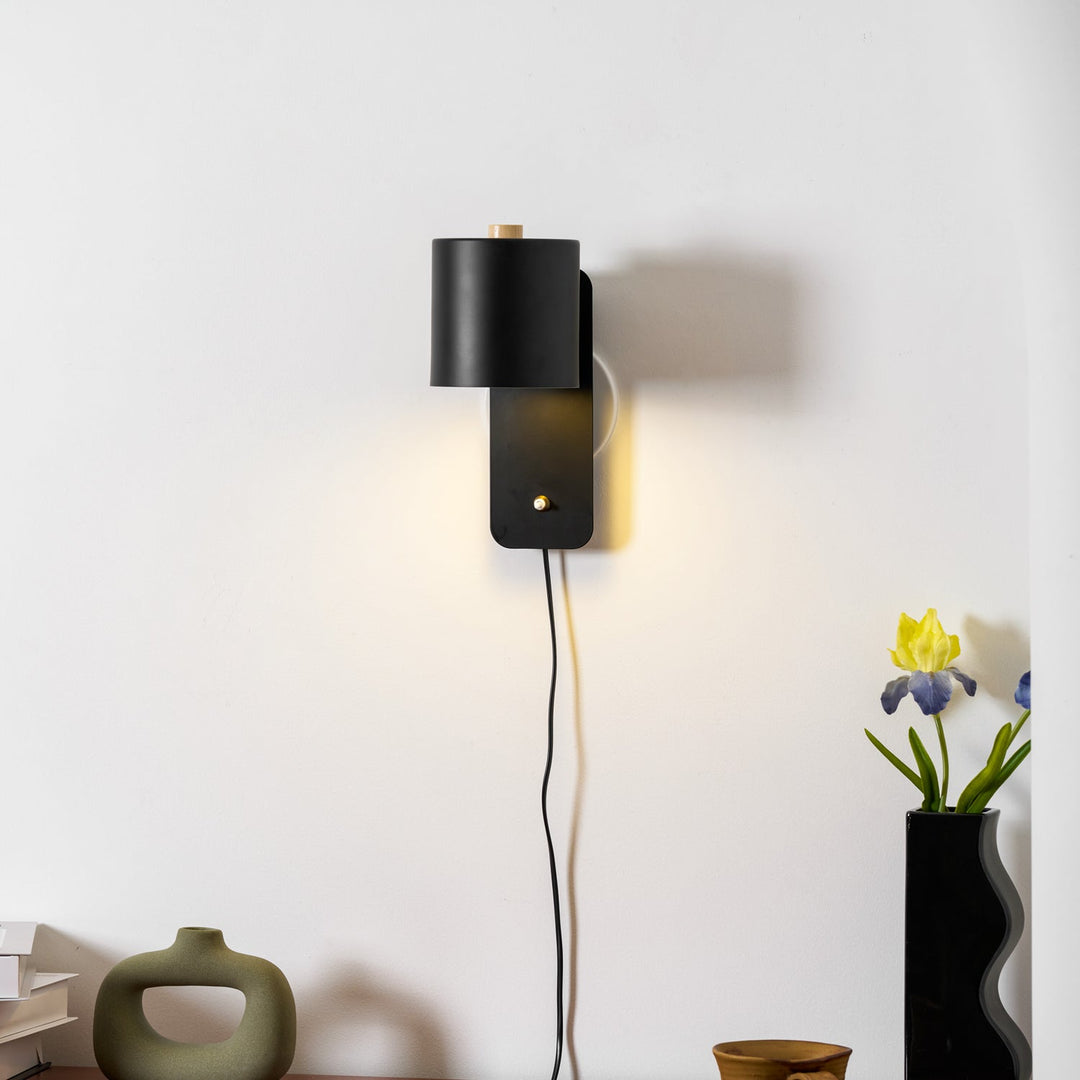 Rotbar Cylinder Vägglampa med Stickkontakt