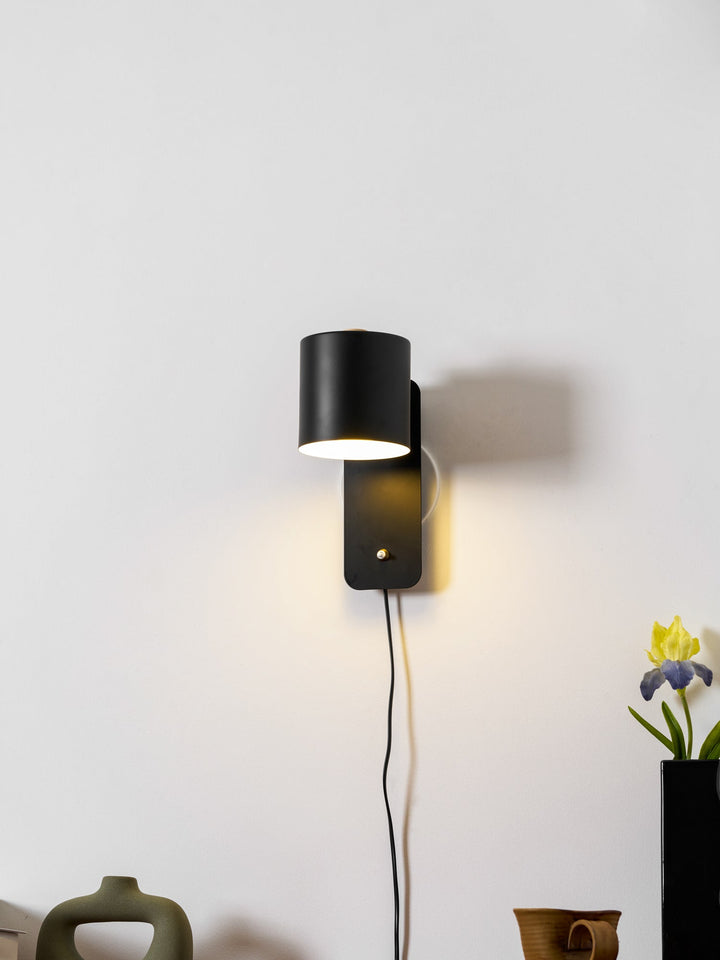 Rotbar Cylinder Vägglampa med Stickkontakt