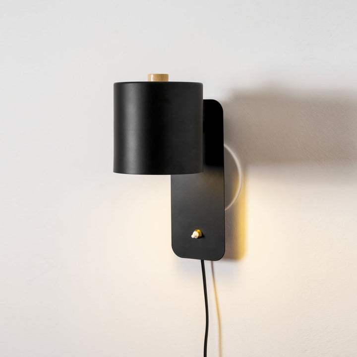 Rotbar Cylinder Vägglampa med Stickkontakt