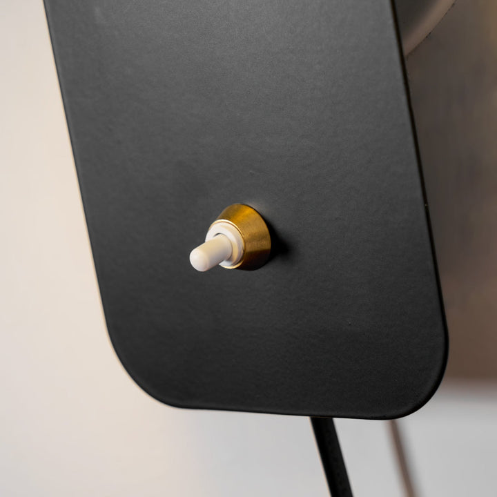 Rotbar Cylinder Vägglampa med Stickkontakt